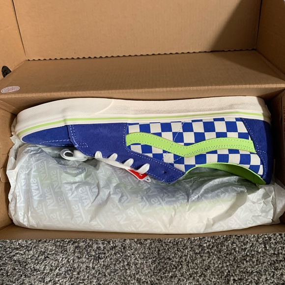 SOLD! NEW VANS - Picture 7 of 8